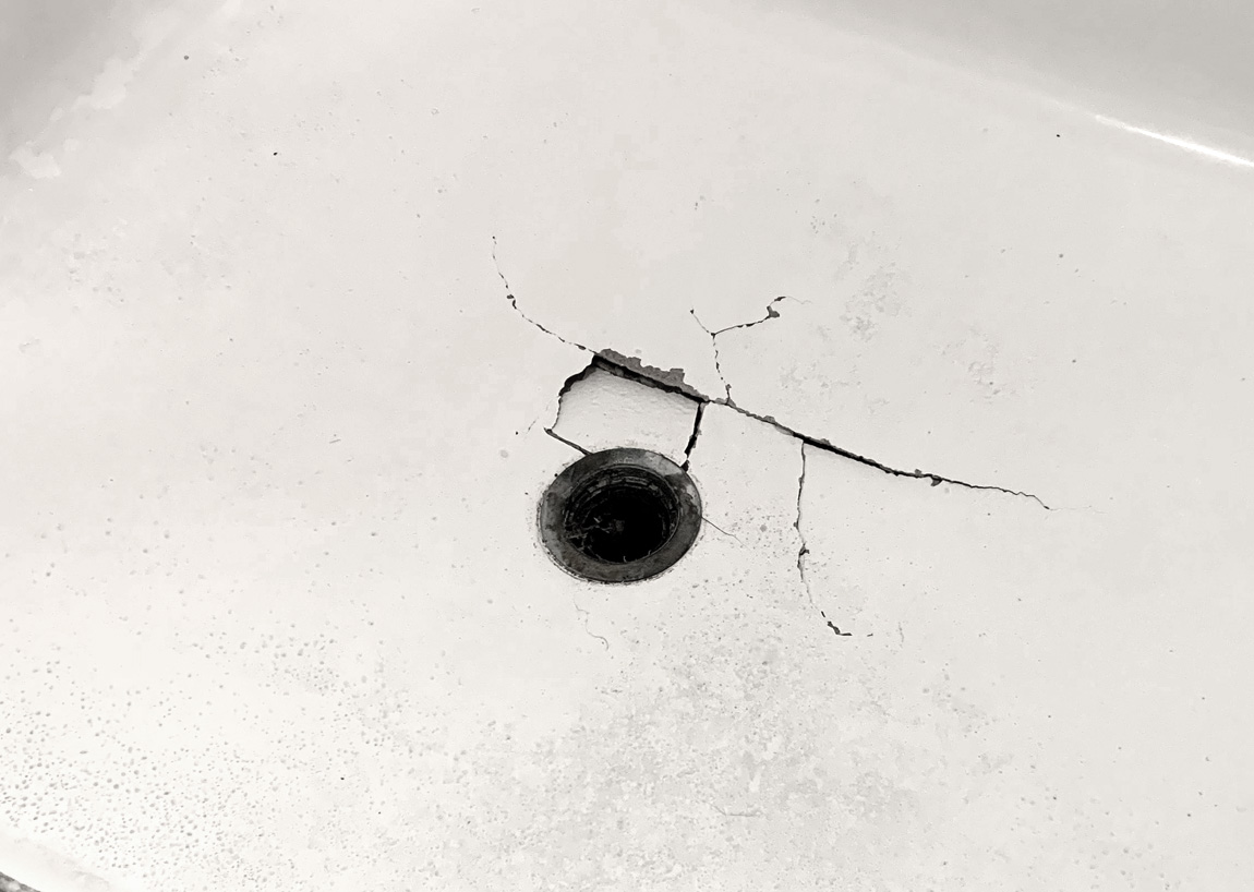 Fiberglass Tub Refinishing - Before Transformation